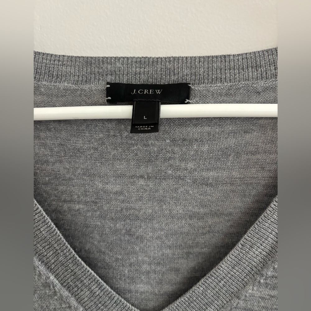 100% Merino Wool J. Crew Gray V-Neck Slouchy Pullover Size L NWOT - Picture 4 of 6